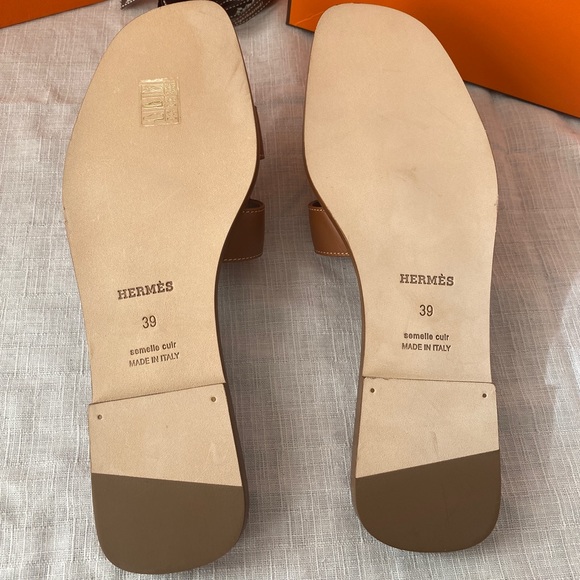 Hermes Oran Sandal, Brown (Gold) Size EU 39, US 8 - Picture 5 of 9